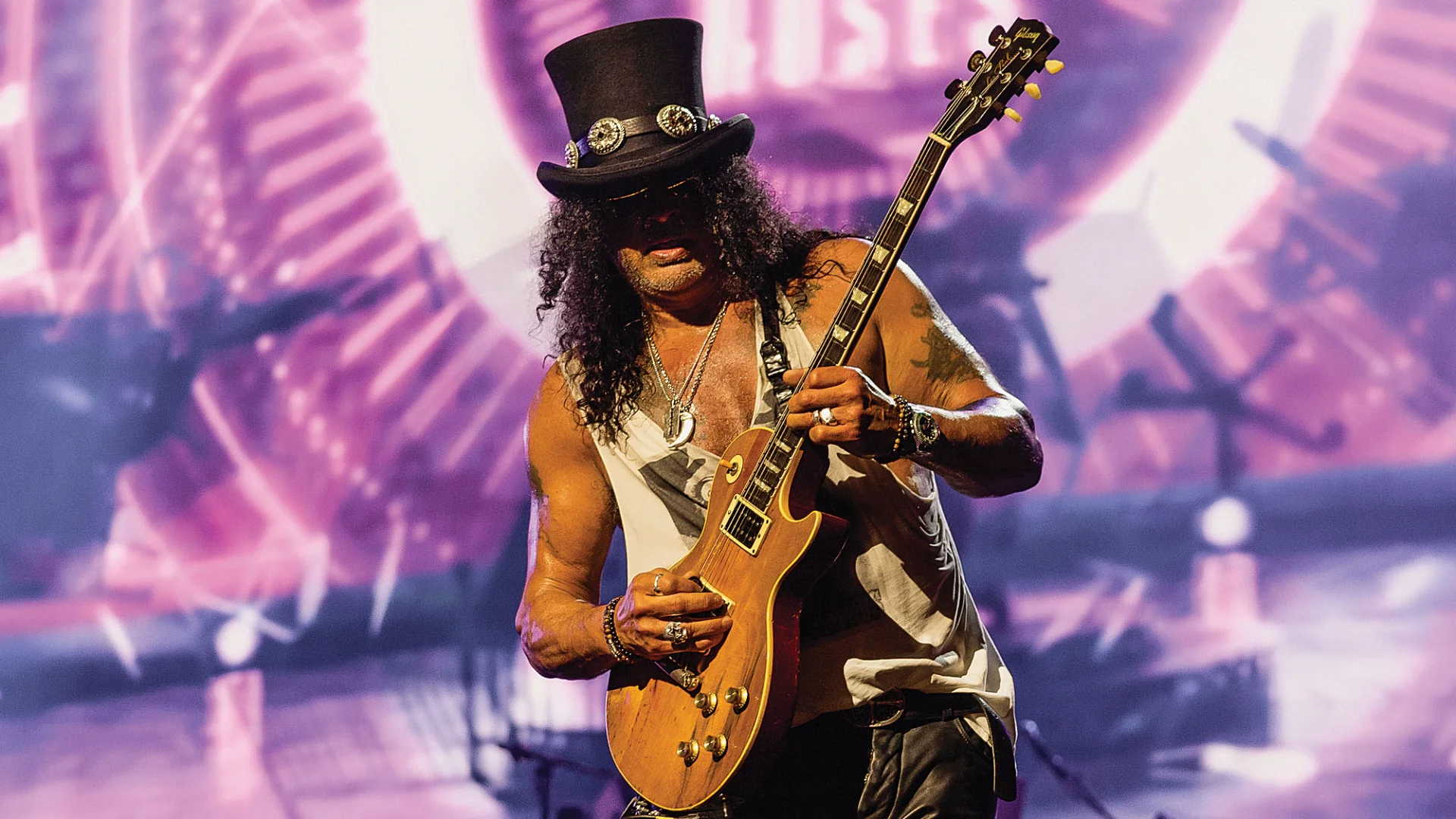 14 yıl sonra geri dönüyor! Rock müziğin efsanesi Slash İstanbul’da sahne alacak