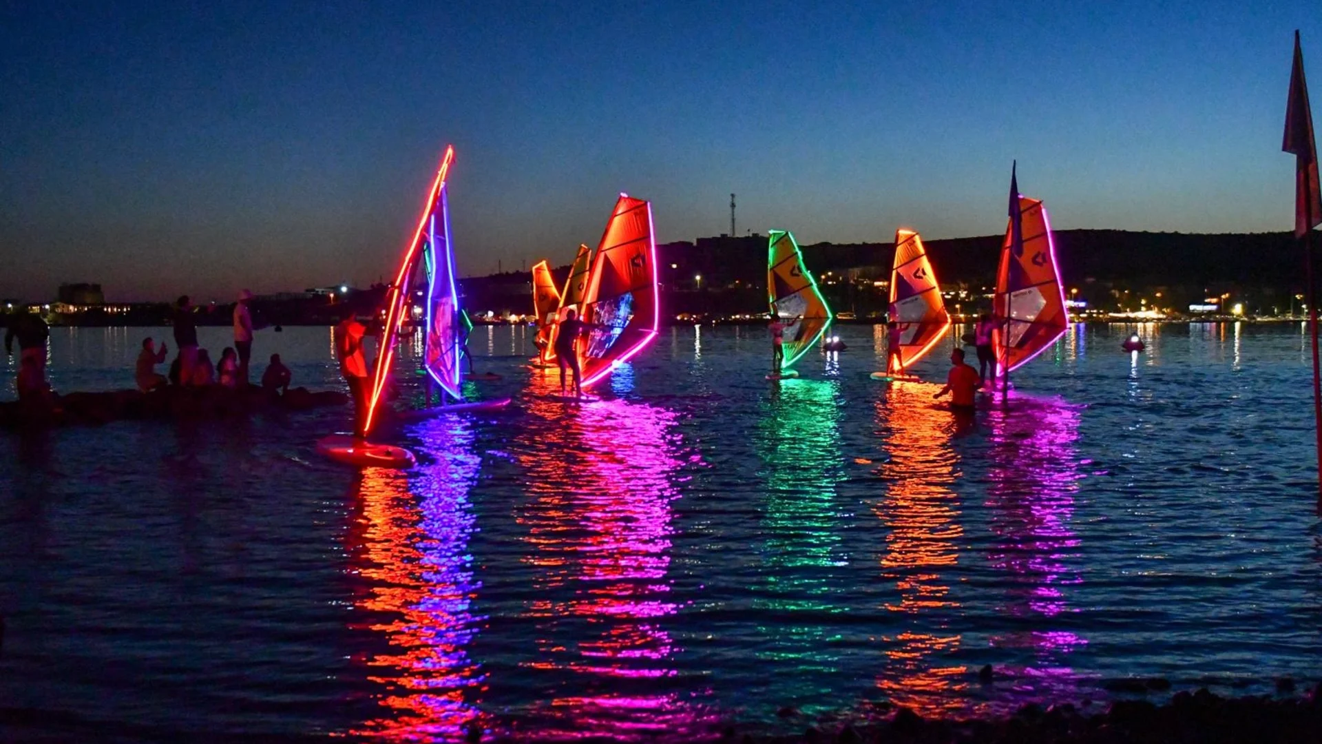 Alaçatı Windfest'te Signify Aydınlatma Gecesi Rüzgârsız Şölen Sundu