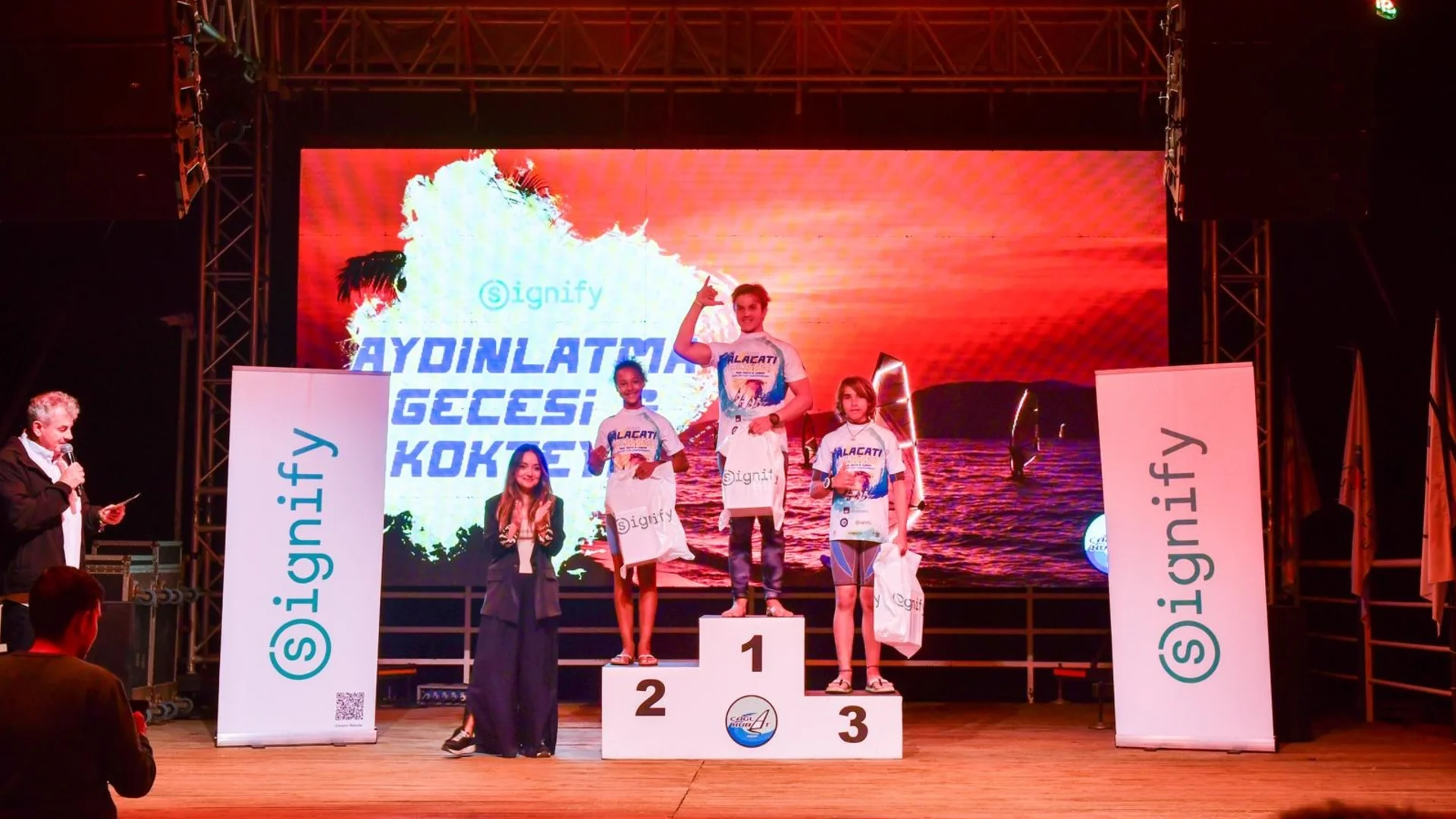 Alaçatı Windfest'te Signify Aydınlatma Gecesi Rüzgârsız Şölen Sundu